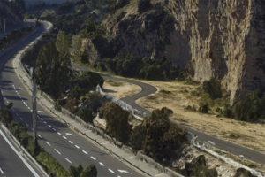 בצל הגיבורים