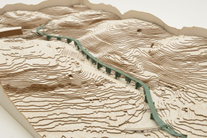 בצל הגיבורים